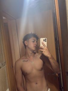 697751128: Chico busca chica en Madrid