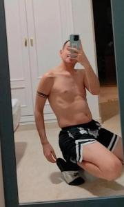 Chico busca chica en Sevilla: 