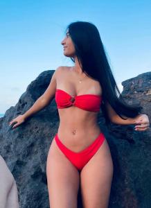 631674363: Chica busca chico en Gerona