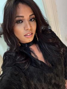 613975294: Travesti en Sevilla