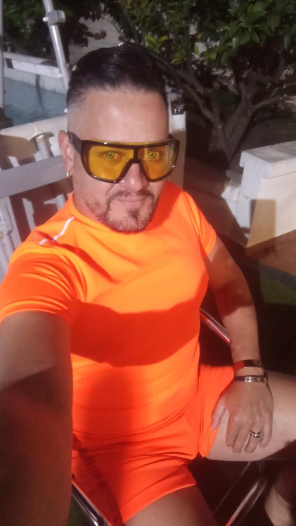 Chico busca chica en Gerona: 