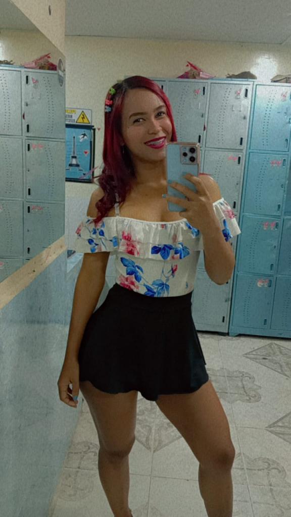 607338255: Chica busca chico en Sevilla