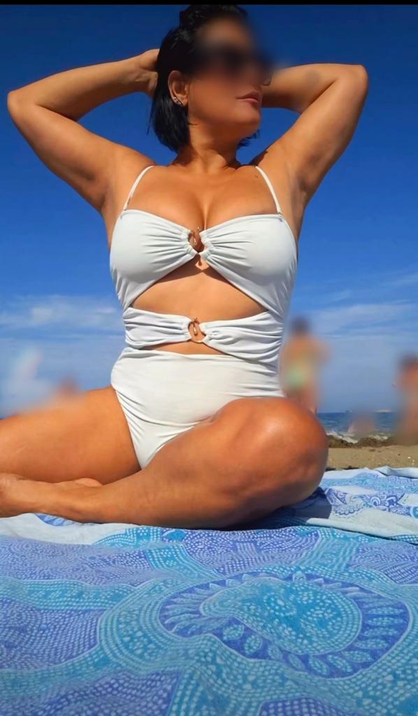 613507175: Chica busca chico en Sevilla