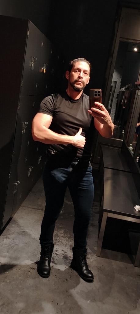 663411404: Chico busca chica en Barcelona