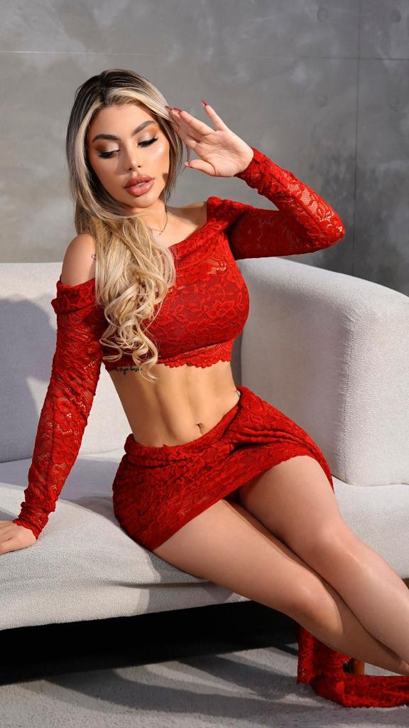 627596789: Chica busca chico en Barcelona