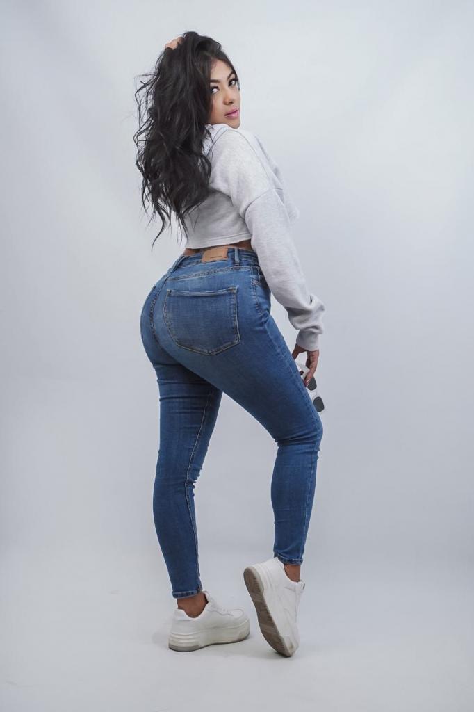 Chica busca chico en Valencia: Chica busca chico