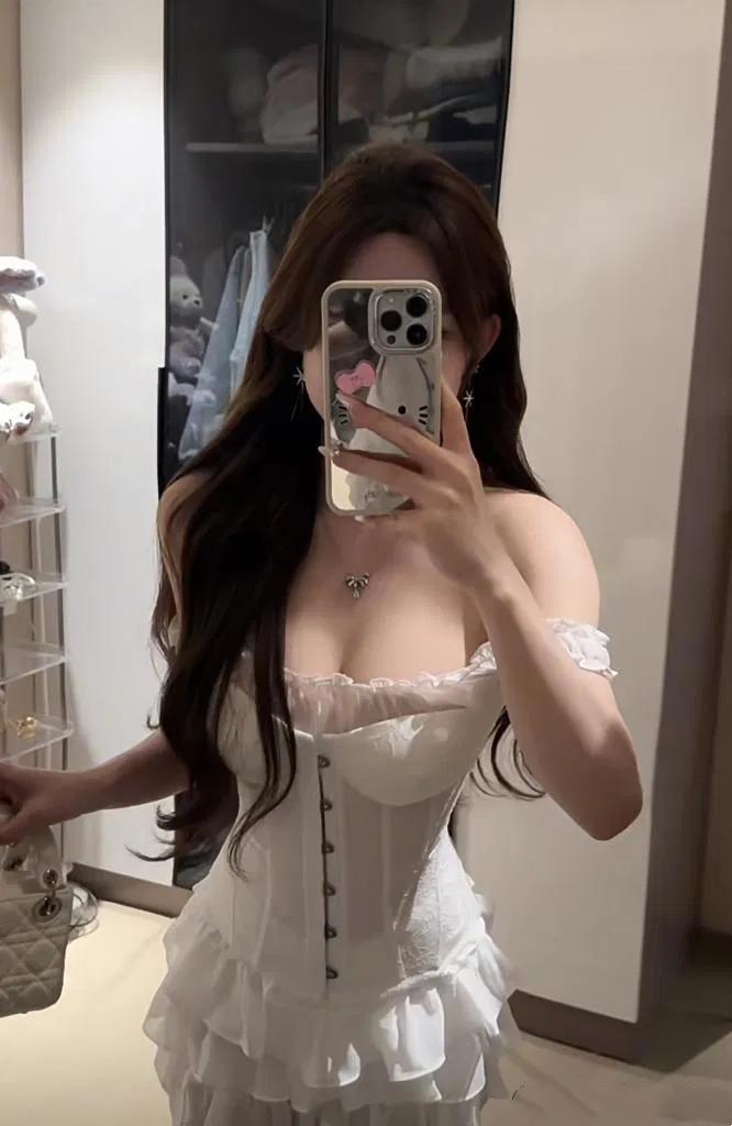 631895177: Chica busca chico en Barcelona