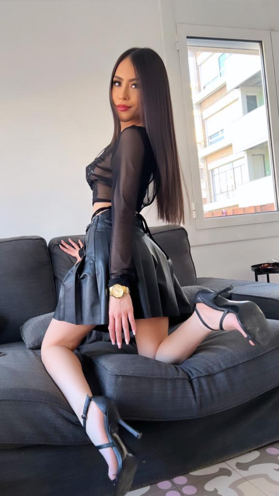 670864211: Chica busca chico en Cádiz