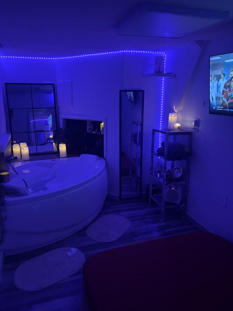 670845657: Chica busca chico en Madrid