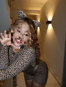 643864227: Chica busca chico en Barcelona