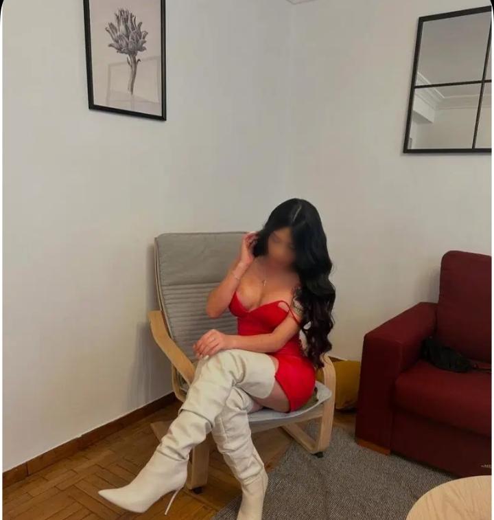 634812351: Chica busca chico en Barcelona