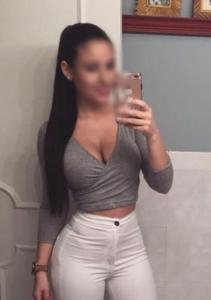 667643054: Chica busca chico en Navarra