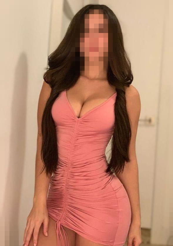 667643054: Chica busca chico en Navarra
