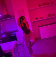 672162777: Chica busca chico en Sevilla