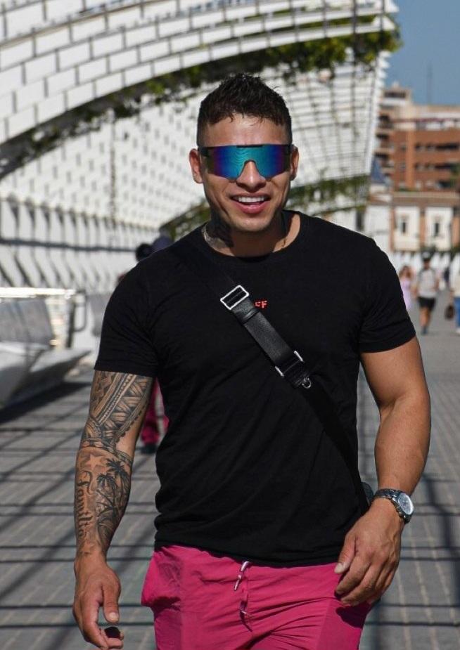 663572995: Chico busca chica en Barcelona