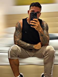 663572995: Chico busca chica en Barcelona