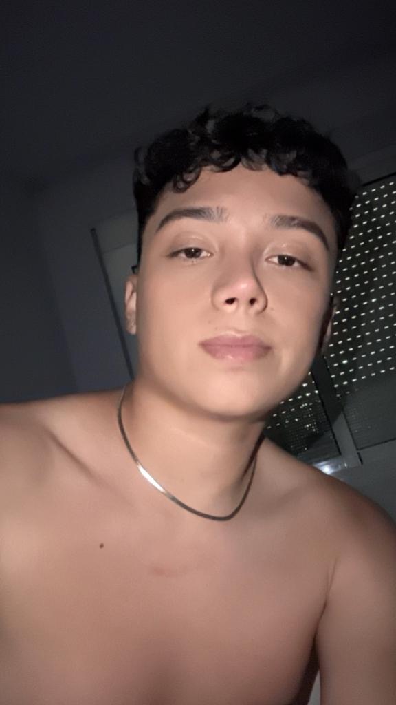 678745437: Chico busca chica en Málaga