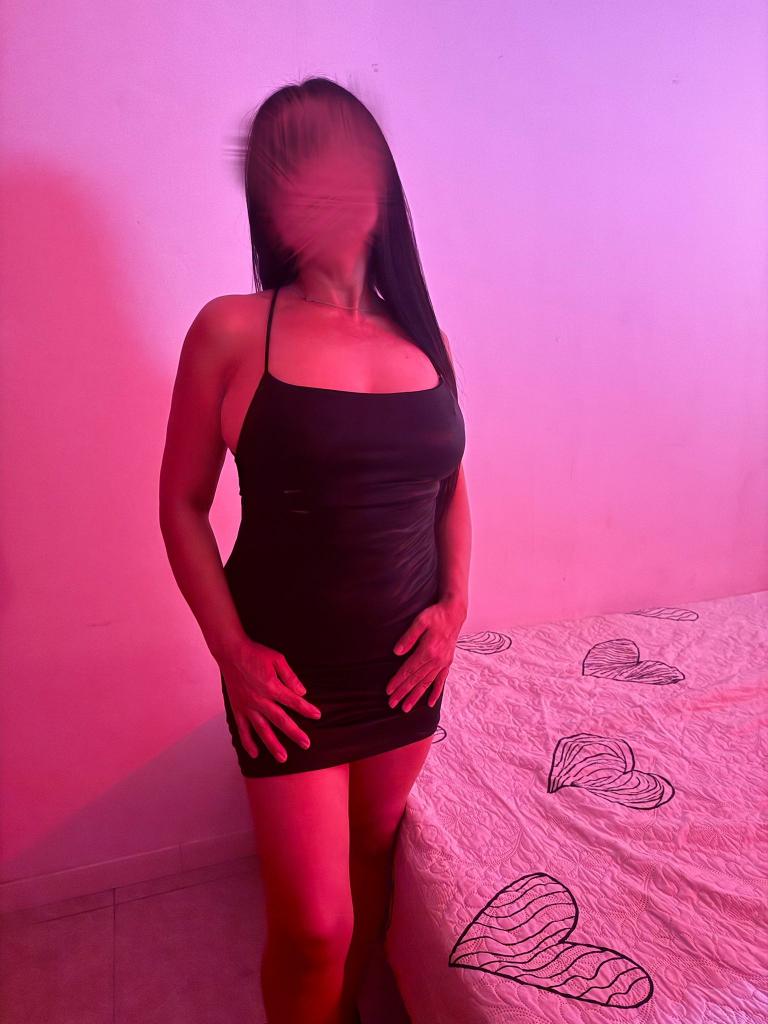 613915445: Chica busca chico en Barcelona
