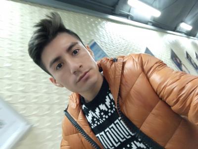 696234417: Chico busca chica en Barcelona