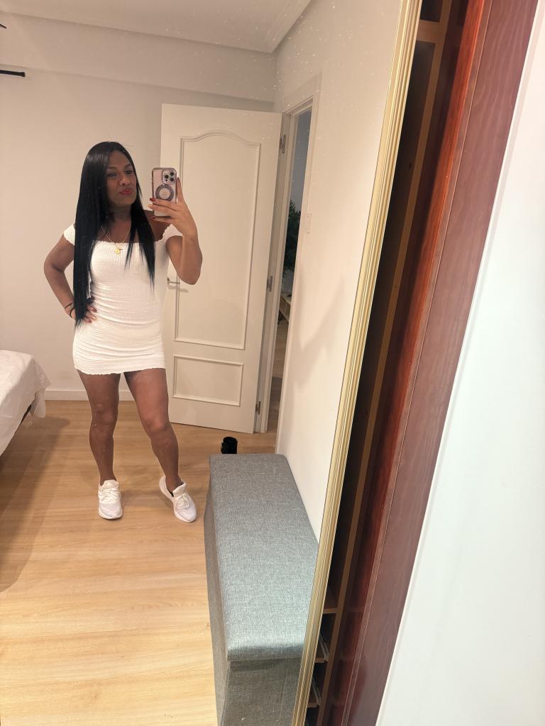 647265209: Travesti en Barcelona