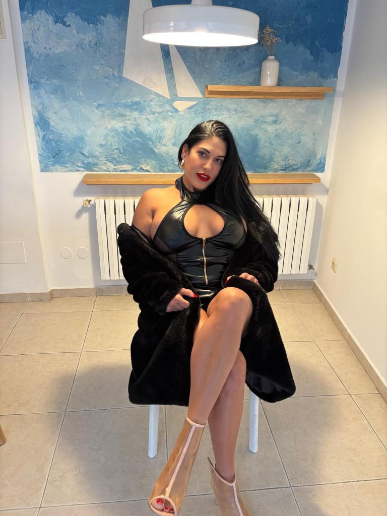 611266604: Chica busca chico en Sevilla