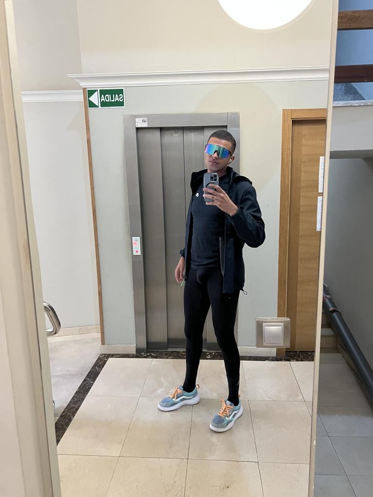 694213895: Chico busca chica en Pontevedra