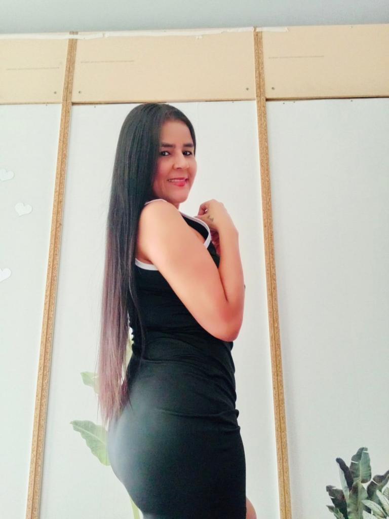 614706149: Chica busca chico en Gerona