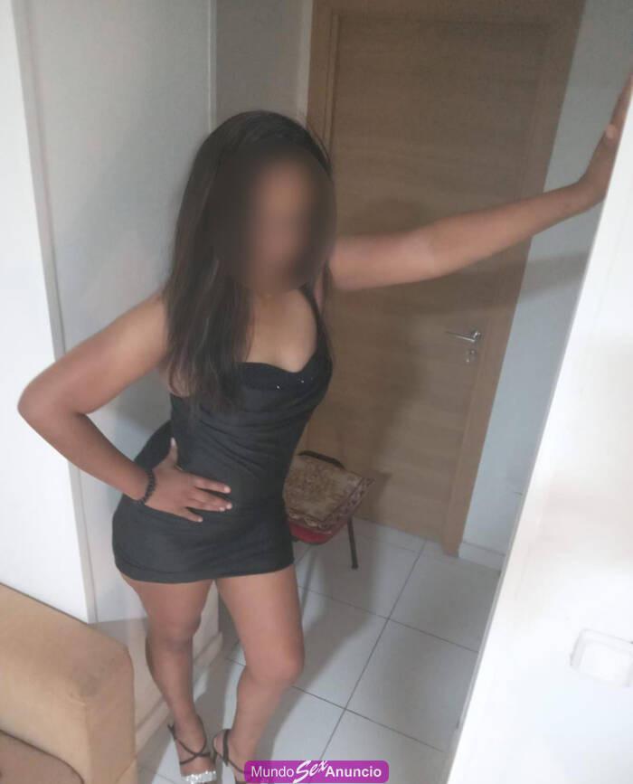 698246205: Chica busca chico en Barcelona