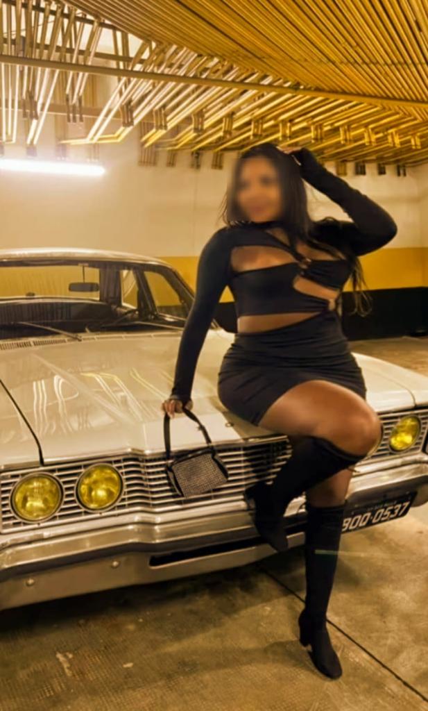 641709799: Chica busca chico en Sevilla