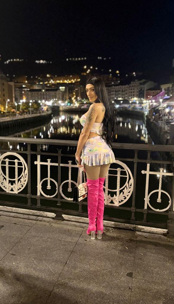 647695495: Travesti en Granada