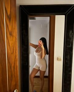 613468375: Chica busca chico en Barcelona
