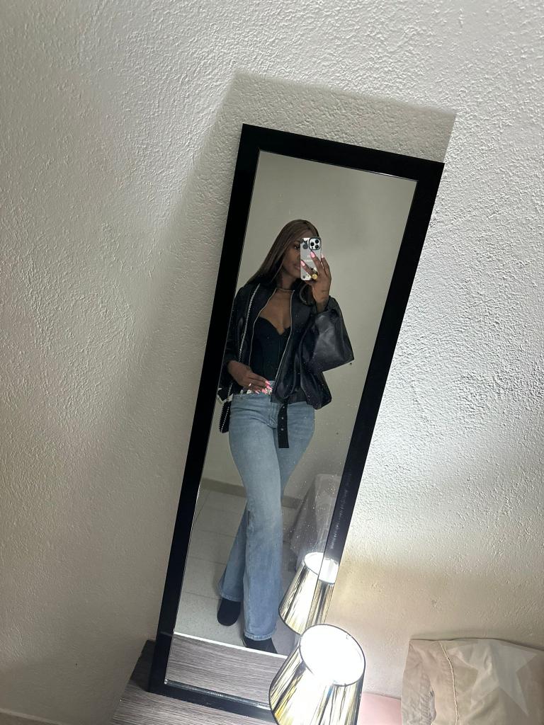 667364332: Chica busca chico en Gerona