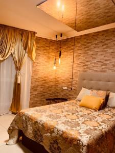 664874220: Chica busca chico en Madrid