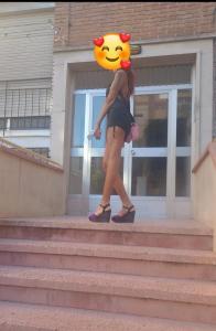 692964063: Chica busca chico en Madrid