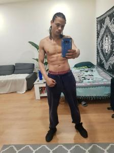 641808271: Chico busca chica en Barcelona