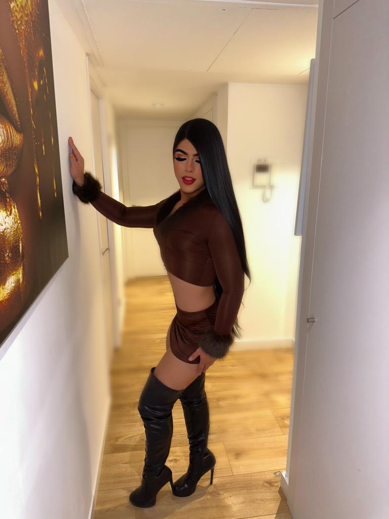 670585602: Chica busca chico en Sevilla
