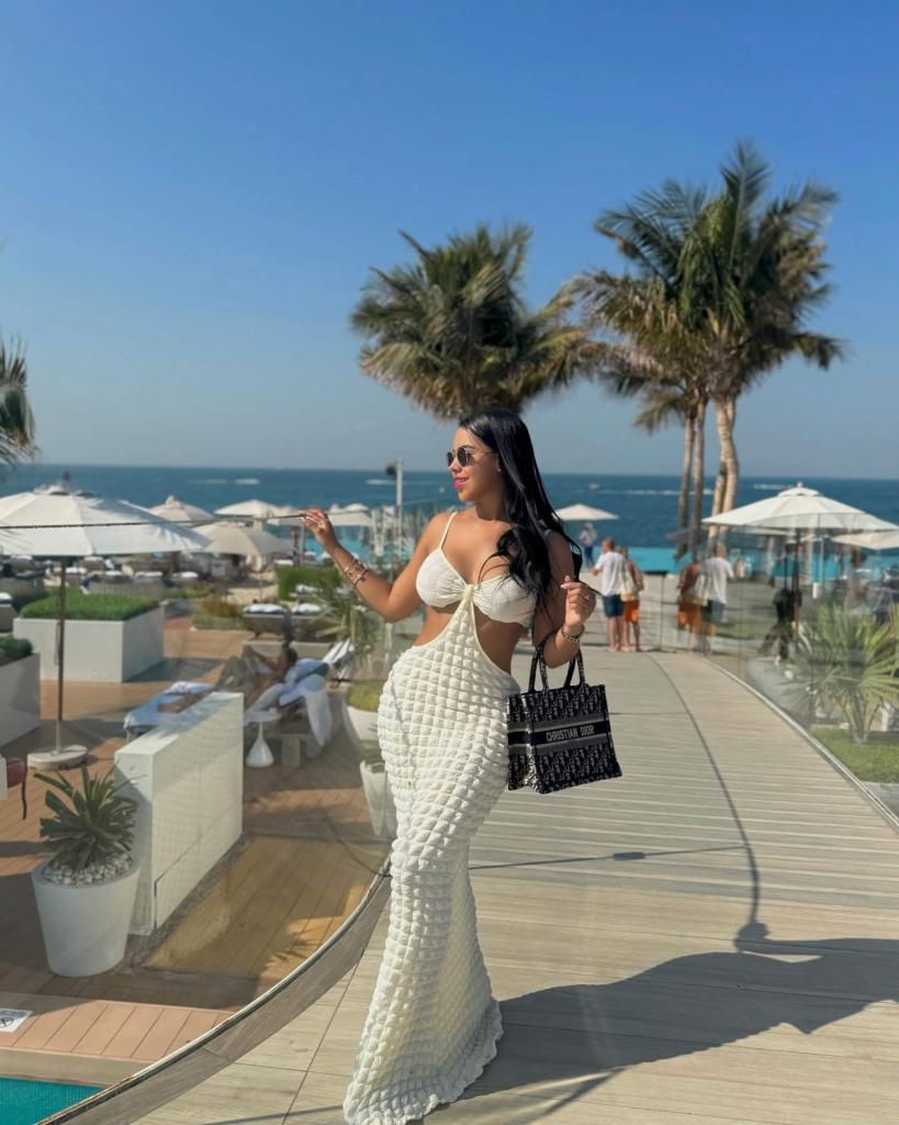 631544406: Chica busca chico en Barcelona