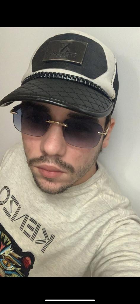 Chico busca chica en Málaga: 