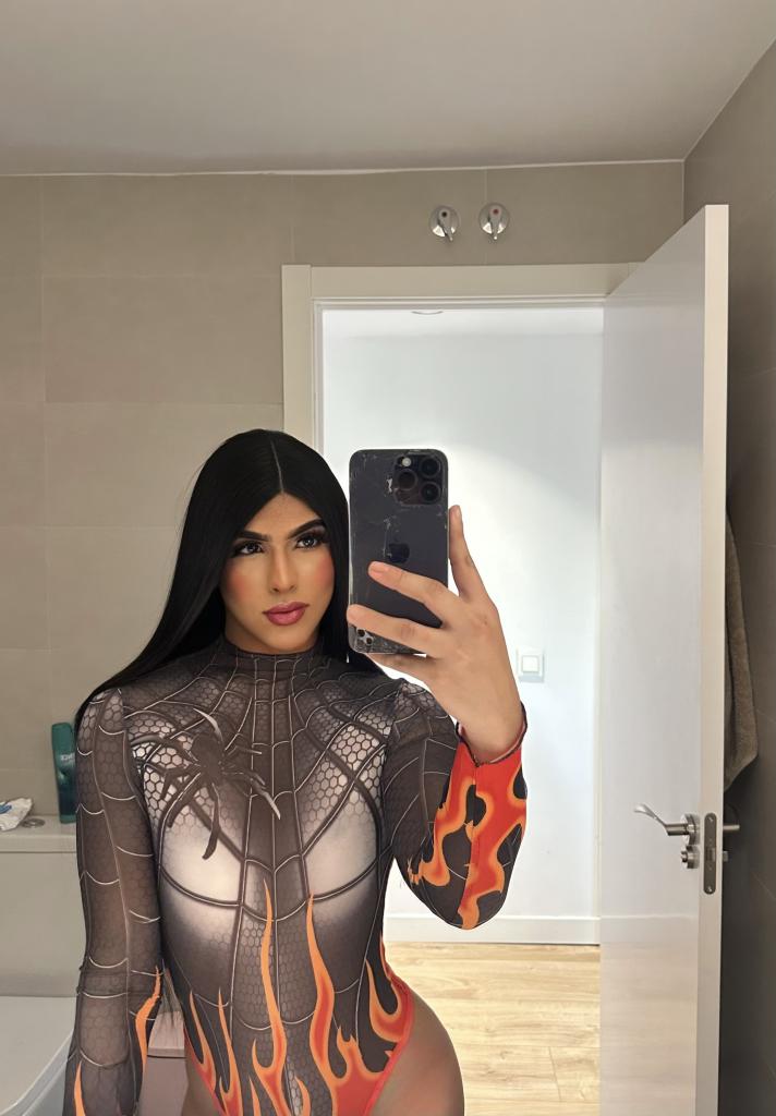 670585602: Chica busca chico en Sevilla