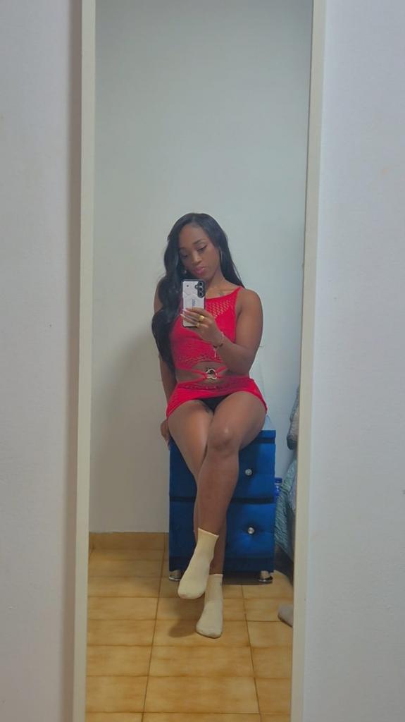 631707403: Chica busca chico en Barcelona