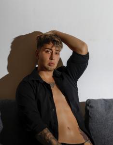 744756133: Chico busca chica en Valencia