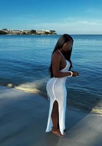 614292180: Chica busca chico en Madrid