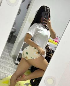 617796957: Chica busca chico en Sevilla