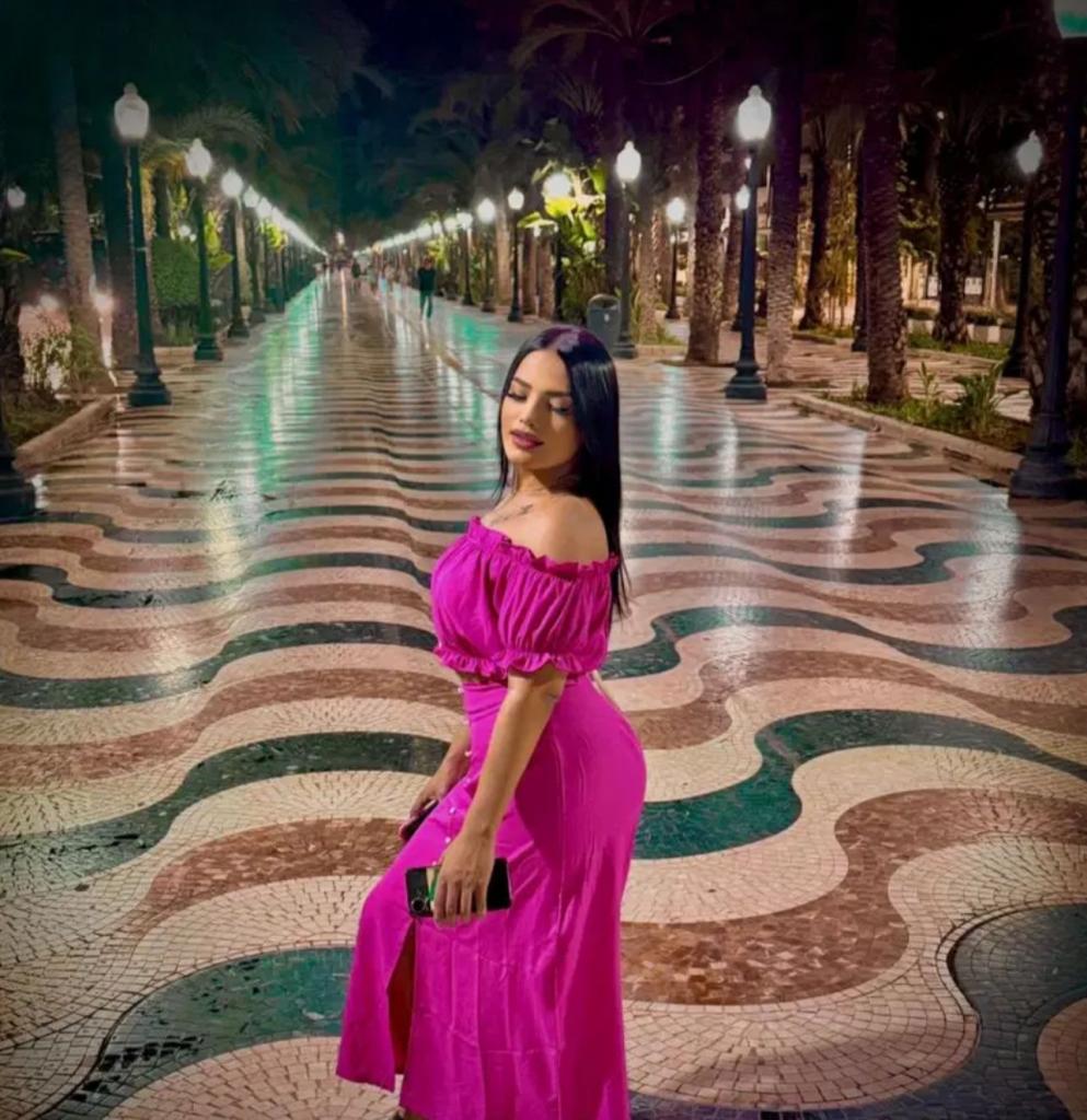 641559278: Chica busca chico en La Coruña