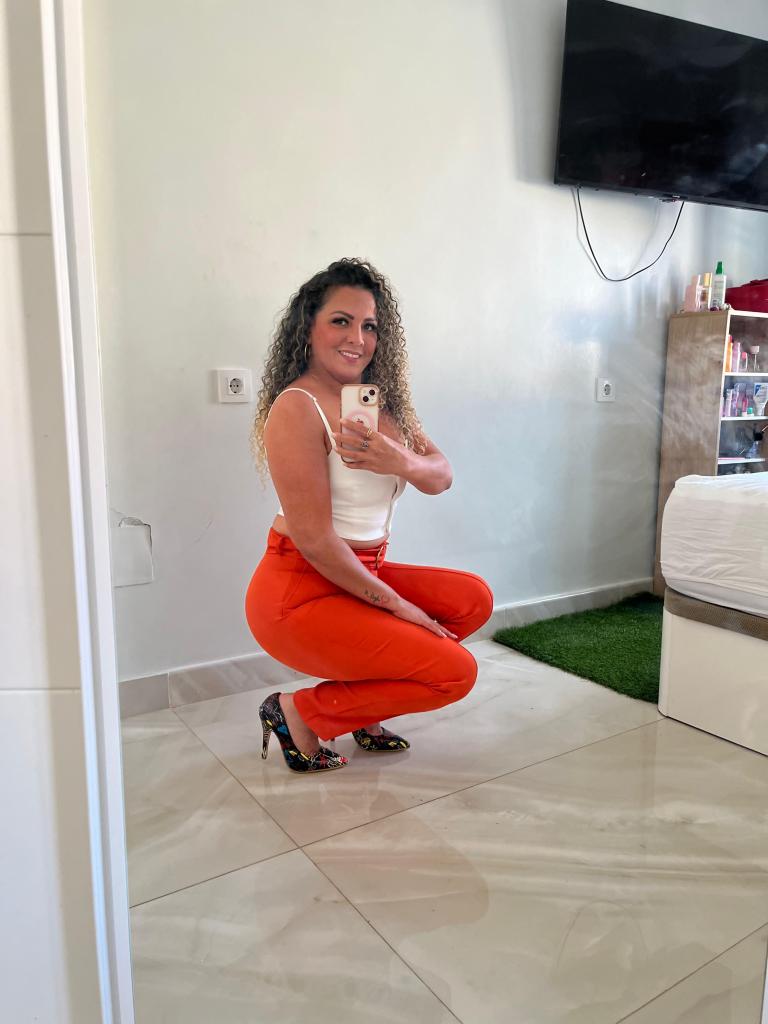 643138468: Chica busca chico en Madrid