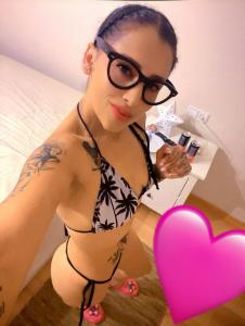 642685775: Chica busca chico en Cádiz