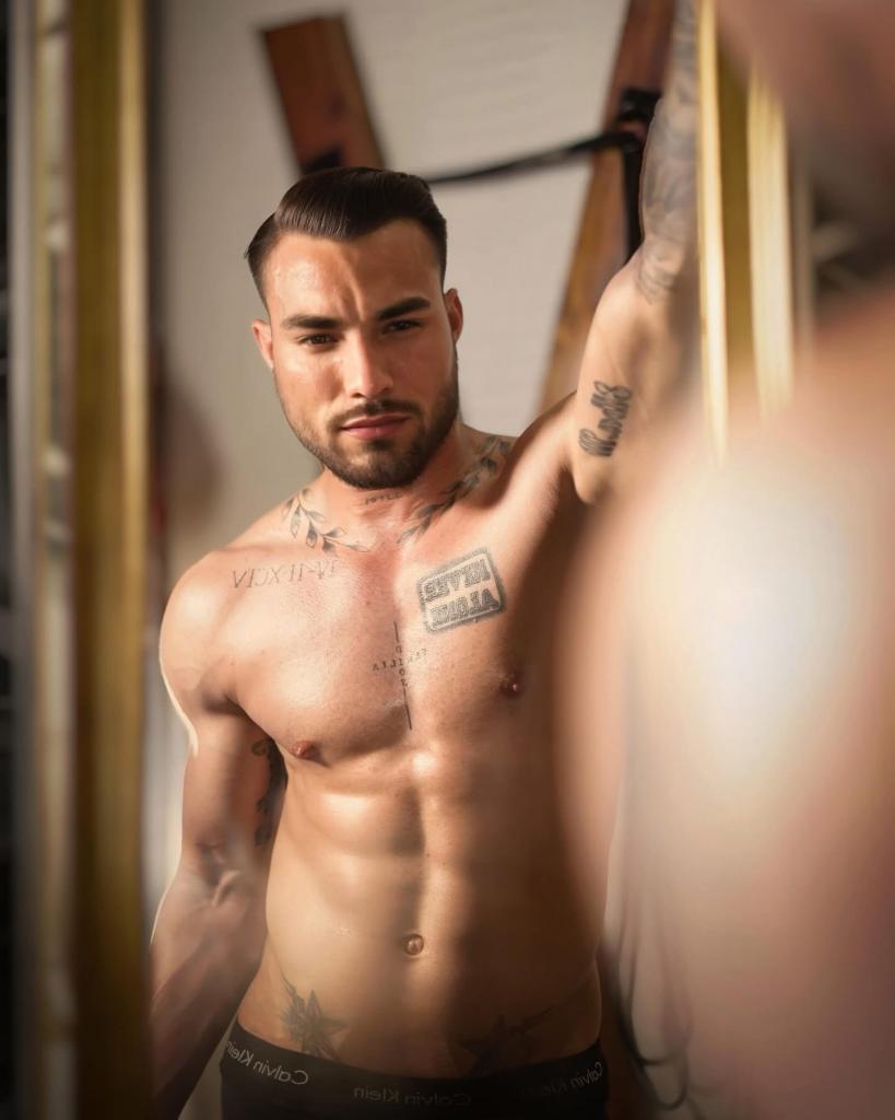 Chico busca chica en Cádiz: 