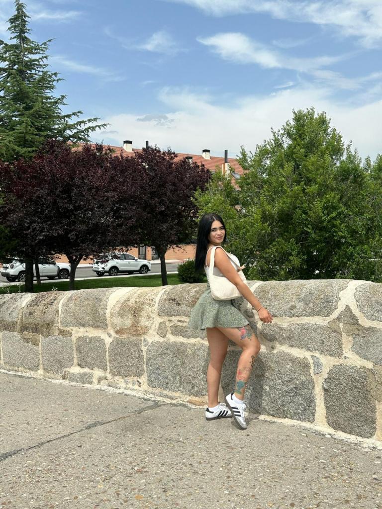 691277102: Chica busca chico en Barcelona