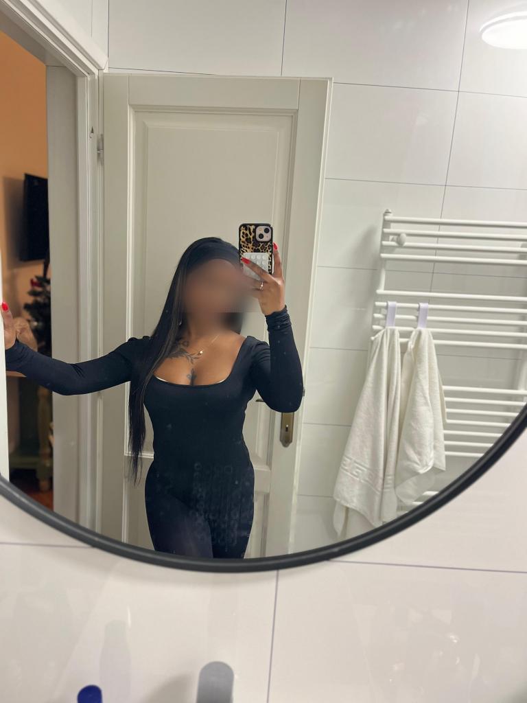 694227779: Chica busca chico en Sevilla