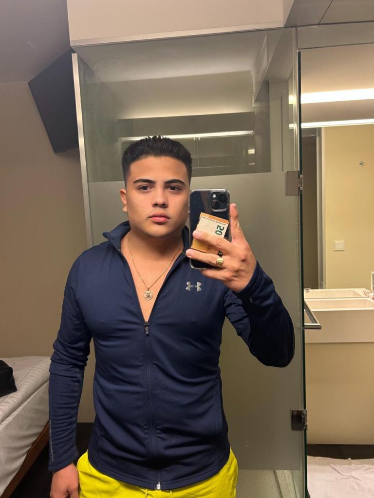 Chico busca chica en Granada: 